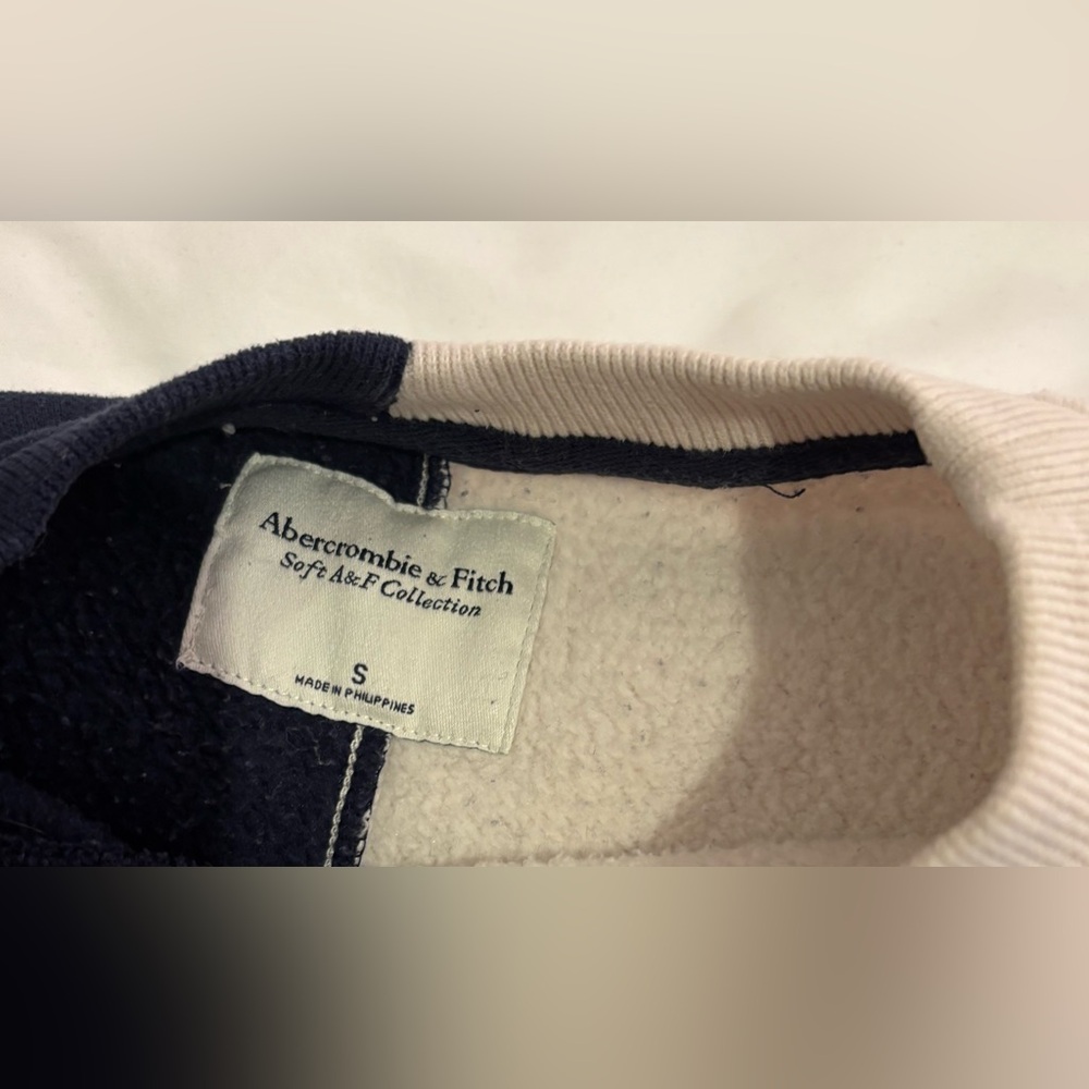 A&F Block Sweater - Picture 2 of 3